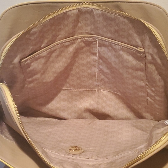๐ฃ 3/$25 Charming Charles purse - Picture 2 of 2